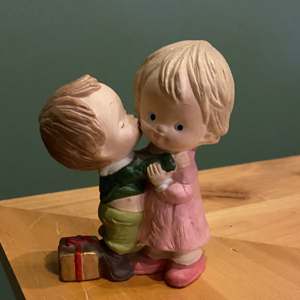 HOMCO 5201 Kids Figurine - Pink and Green